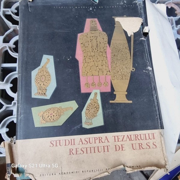 Studii asupra tezaurului restituit de U. R. S. S.