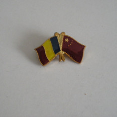 CM3 N3 7 - insigna - steaguri - Romania - China