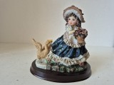 Statuetă Decorativă &bdquo;Fetiță cu G&acirc;scă&rdquo; &ndash; Detalii deosebite (15 cm)