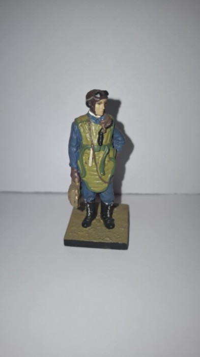 Soldat din plumb Ref.01-045 Ofitier de aviatie francez WW II Metal and Soul 1:32