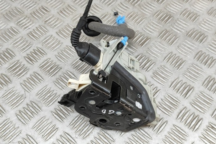 &Icirc;ncuietoare ușă dreapta spate AUDI A3 Sportback 8VA, 8VF 2020 OEM: 4G0839016C 29287490