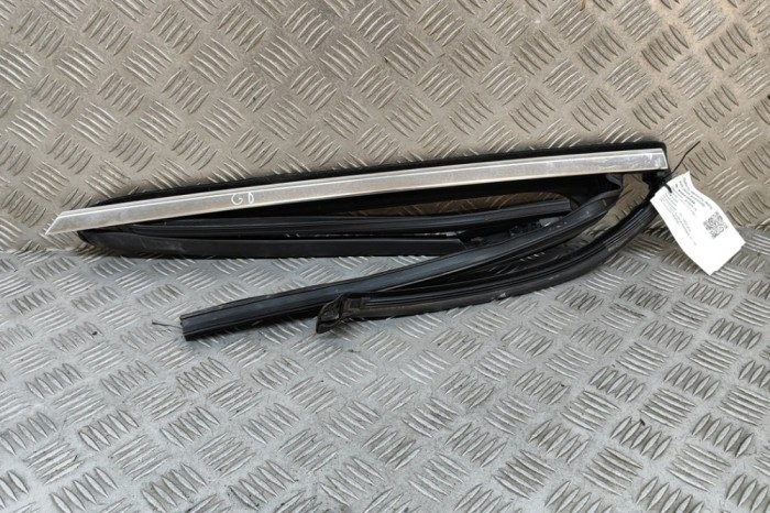 Bandou superior ușă dreapta spate VW T-ROC A11 2023 OEM: 2GA839432 30430948