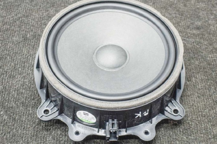 Difuzor ușă st&acirc;nga față TESLA MODEL 3 2018 OEM: 1079744-00-D 11316795