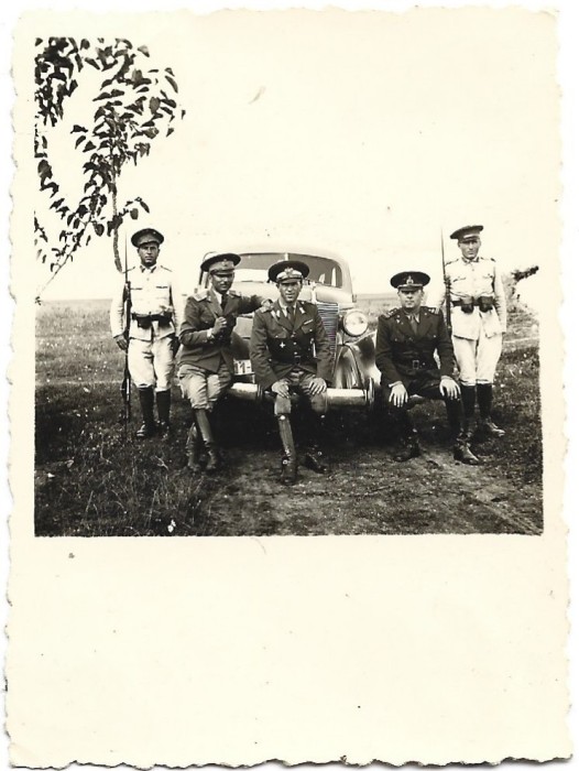 M1397N Ofițeri din Regimentul 4 Roșiori Regina Maria și soldați cu baioneta la armă, anii 1930