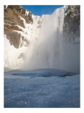 Tablou Canvas Cascada de gheață sub curcubeu efemer, 26 x 39 cm, CMCLASS