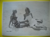 HOPCT 545 Y - FOTOGRAFIE VECHE-D= 18 / 13 CM -MODA LA PLAJA -MODA IN LUME-SUA -1947-FOTO NEW YORK TIMES PHOTOS 1947