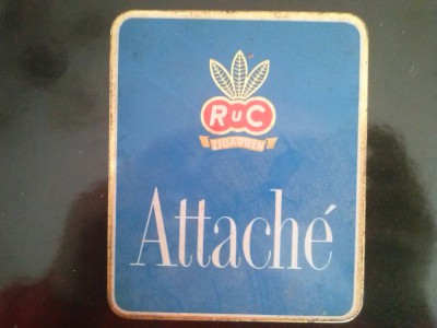 ATTACHE - RUC -Cutie metalica (tabla) de tigari, ,goala-cca.1960 foto