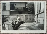 Automobilist roman din perioada interbelica la volan// fotografie