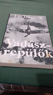 LEN DEIGHTON -VADASZ-REPULOK IN MAGHIARA foto