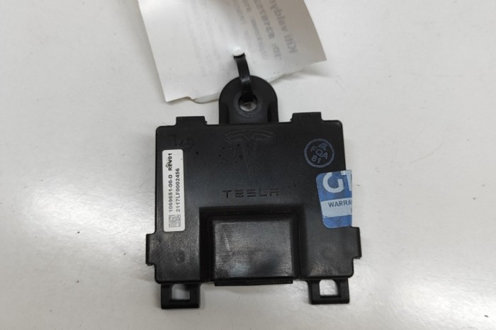 Alt modul de control TESLA MODEL S 2018 OEM: 1069651-00-D | 31875242