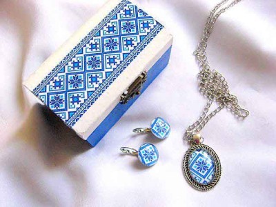 set cadou format din cutiuta decorata si set bijuterii cu motiv traditional 28688 foto