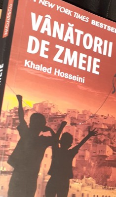 VANATORII DE ZMEIE Khaled Hosseini foto