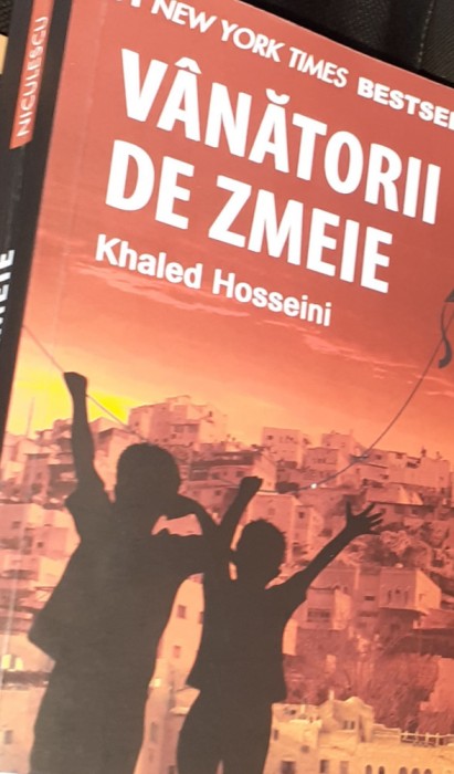 VANATORII DE ZMEIE Khaled Hosseini