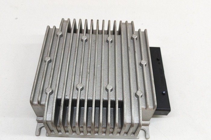 Amplificator de sunet TESLA MODEL X 2016 OEM: 1004833-10-A 27211759