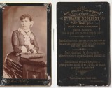 Fotografie cartonata, femeie, atelier Marie Szollosy, fotograful regelui Carol I, inceput de sec. 20, dimensiuni 6.6cmx10.7cm