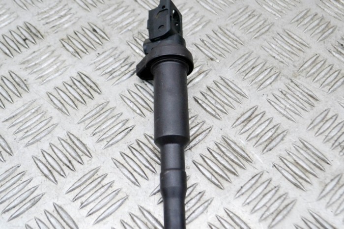 Bobina de inducție de &icirc;naltă tensiune BMW 5 F10 2015 OEM: 7594937,0221504470 14831543