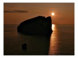 Tablou Canvas, "Silhouette sub apus de soare oceanic", Solitudine, Serenitate, Strălucire, Siluetă, St&acirc;ncă, Soare, Sacralitate, Sunet, Sclipire, Scufu
