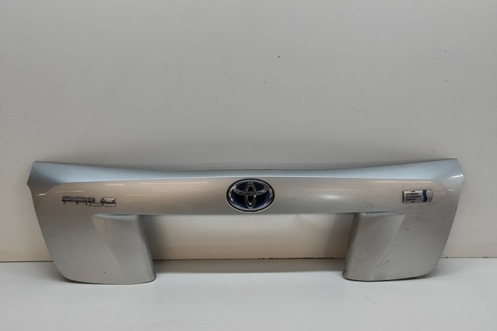 Ornament lampa număr de &icirc;nmatriculare TOYOTA PRIUS _W5_ 2016 OEM: 76801-47110-B0,7680147110B0 30811628