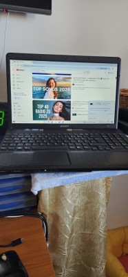 LEPTOP SONY VAIO PROCESOR i3-2310M/2,10 GHz/SSD 120 GB NOU NOUT ! RAM 4 GB . TINE BATERIA ,WIN 10 INSTALAT RECENT. CU INCARCATOR foto