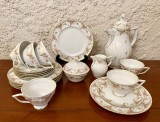 SET DE 21 PIESE DIN PORTELAN FIN- MARCAJ ROYAL TETTAU BAVARIA ANNO 1794- SERIA ANETTE ROSA RANKE