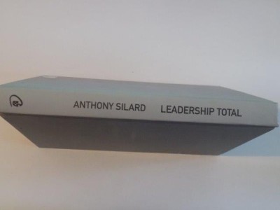 LEADERSHIP TOTAL , GHID PRACTIC PENTRU A-TI TRANSFORMA VIZIUNE ASUPRA VIETII IN REALITATE de ANTHONY SILARD , 2010 foto