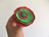 Brosa handmade, floare, material textil verde cu rosu si nasture verde cu buline
