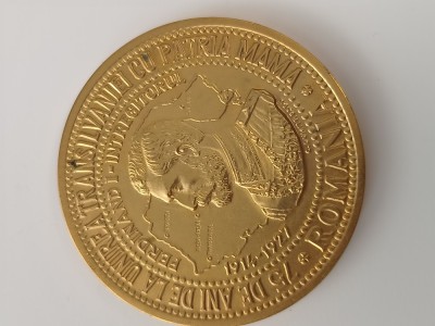 medalie aniversara 75 de ani de la Unirea Transilvaniei cu Patria Mama , 1 DECEMBRIE 1918 .Bronz aurit . foto
