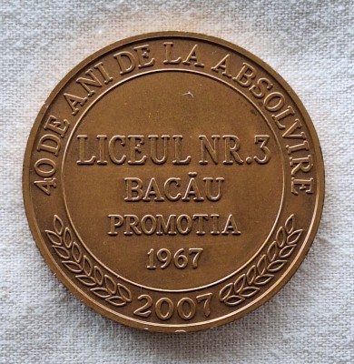 Liceul Nr. 3 Bacau - 40 de ani de la absolvire, promotia 1967, medalie rara foto