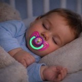 Suzetă din silicon cu efect glow in the dark, model albină, fucsia, 6-36 luni, cu cutie pentru sterilizare, CMCLASS