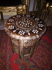 Superbă măsuță antica in stil oriental