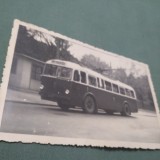Cumpara ieftin CARTE POSTALA MASINA -AUTOBUZ INTERBELICA CIRCULATA