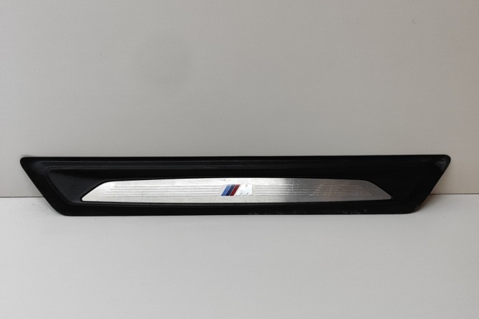 Ornament prag dreapta față BMW 3 F30, F80 2015 OEM: 8051037 | 22308503