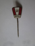 Insigna/pin Dinamo Brasov anii 70, Romania de la 1950