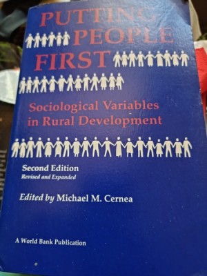 Putting People First - Michael M. Cernea foto
