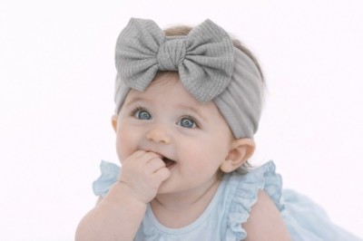 Bentita gri lata cu funda striata aplicata foto