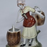 Bibelou portelan romanesc vechi, vintage - Tarancuta cu cobilita