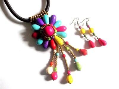 Set pietre howlite colorate, set colier cu pandantiv si cercei 41117 foto