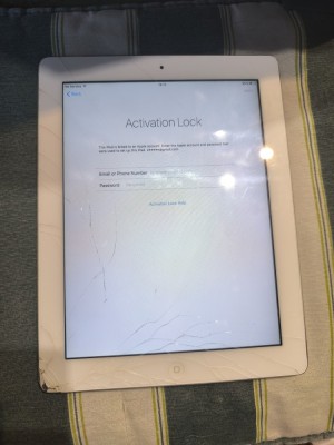 Tableta Apple iPad 2 Wi-Fi + 3G 16GB A1396 cu DEFECTa !!! - cont icloud foto
