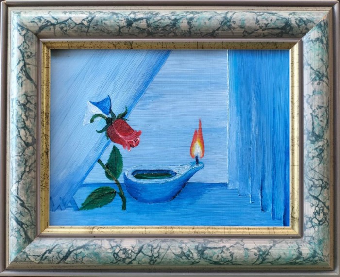 Natură statică cu opaiţ şi trandafir, pictură semnată &icirc;n monogramă