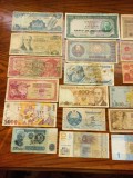 Lot nr. 14 : Mixt de bancnote Romania si alte state - 23 bancnote