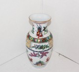 Vază porțelan chinezesc pictată manual, cca. 1910-1920, famille rose - Cinci cocoși - marcaj Qianlong