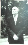 Fotografie cu poetul ieșean George Lesnea