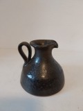 Vas ceramic vaza mica gresie, in forma de carafa cu un brat si cioc, 10cm inaltime x 10cm diametru
