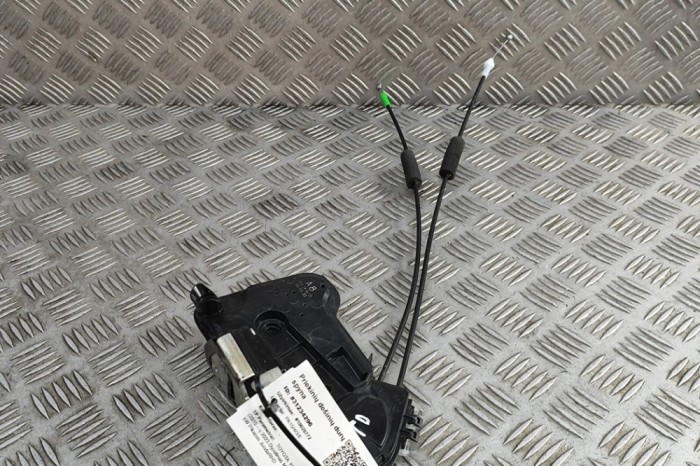 &Icirc;ncuietoare ușă dreapta față TOYOTA HILUX VIII Pick-up _N1_ 2023 OEM: 69030-02470,6903002470 31234296
