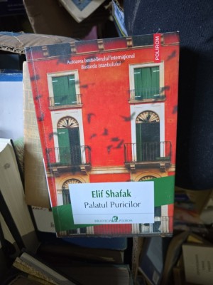 Palatul Puricilor - Elif Shafak foto