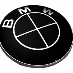 Emblemă neagră cu logo-ul BMW pentru capotă 82 MM