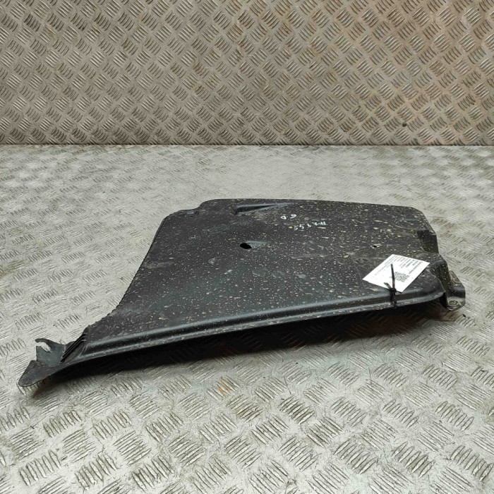 Scut motor central spate AUDI A5 Avant 2024 OEM: 8B3825311A