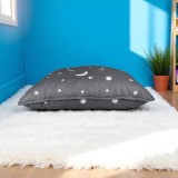 Perna matlasata antialergica &quot;Luna si Stele&quot; Coneltex, dimensiuni 60 x 60 cm, patrata, umplutura fibra siliconizata, culoare gri inchis