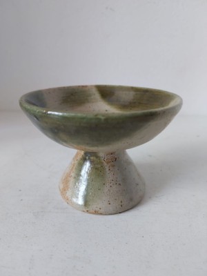 Vas ceramic artist made, lucrata manual, semnat de fund, 7cm inaltime x 9.5cm diametru foto