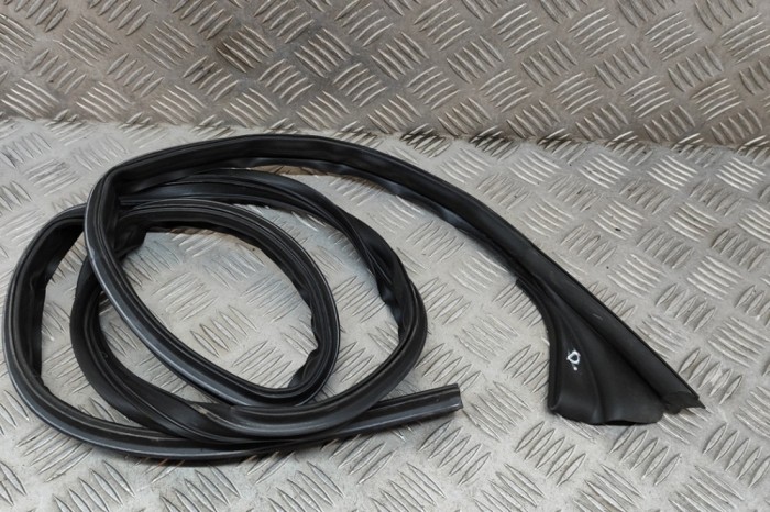 Garnitura ușă dreapta față TESLA MODEL Y 2022 OEM: 1497678-00-B | 21699367